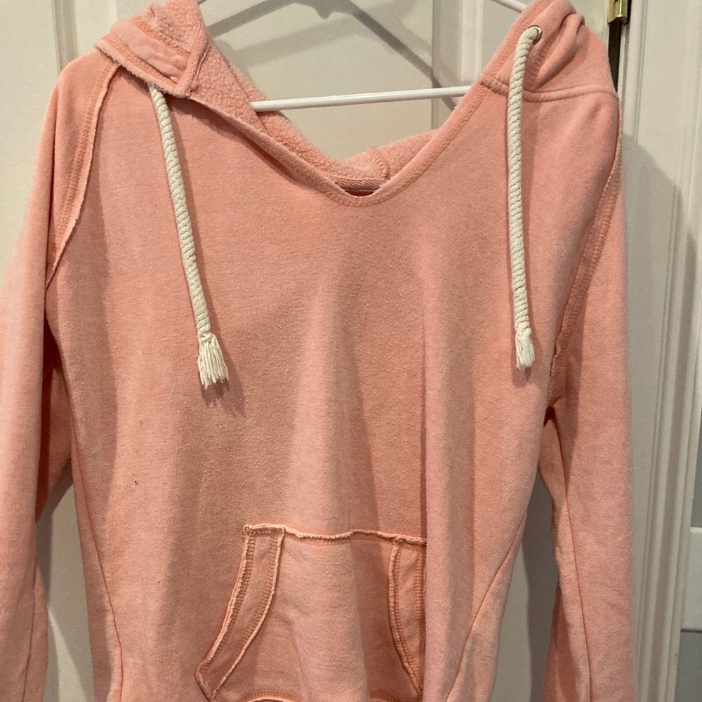 This pink beachy sweatshirt that is the softest
